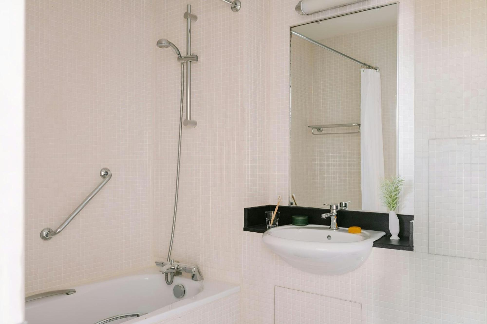 Kensington Gardens Hotel, Sonder By Marriott Bonvoy Лондон Екстериор снимка
