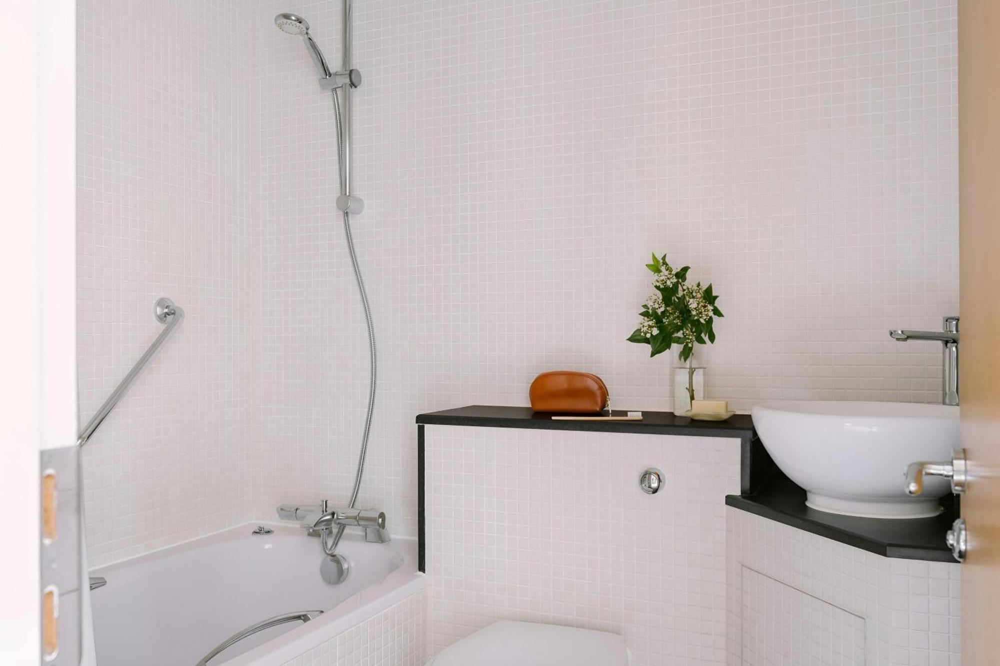 Kensington Gardens Hotel, Sonder By Marriott Bonvoy Лондон Екстериор снимка